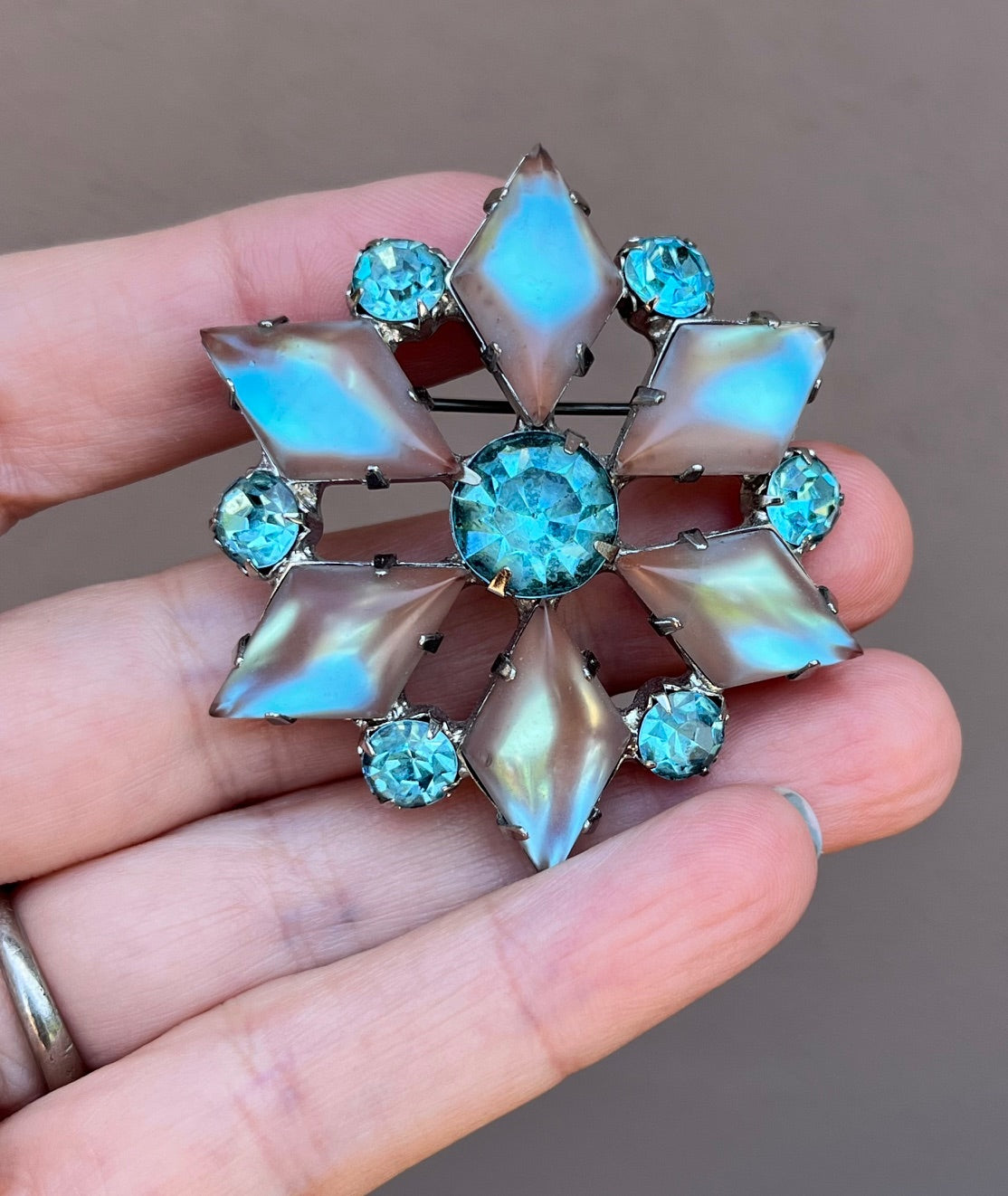 Saphiret Flower Brooch