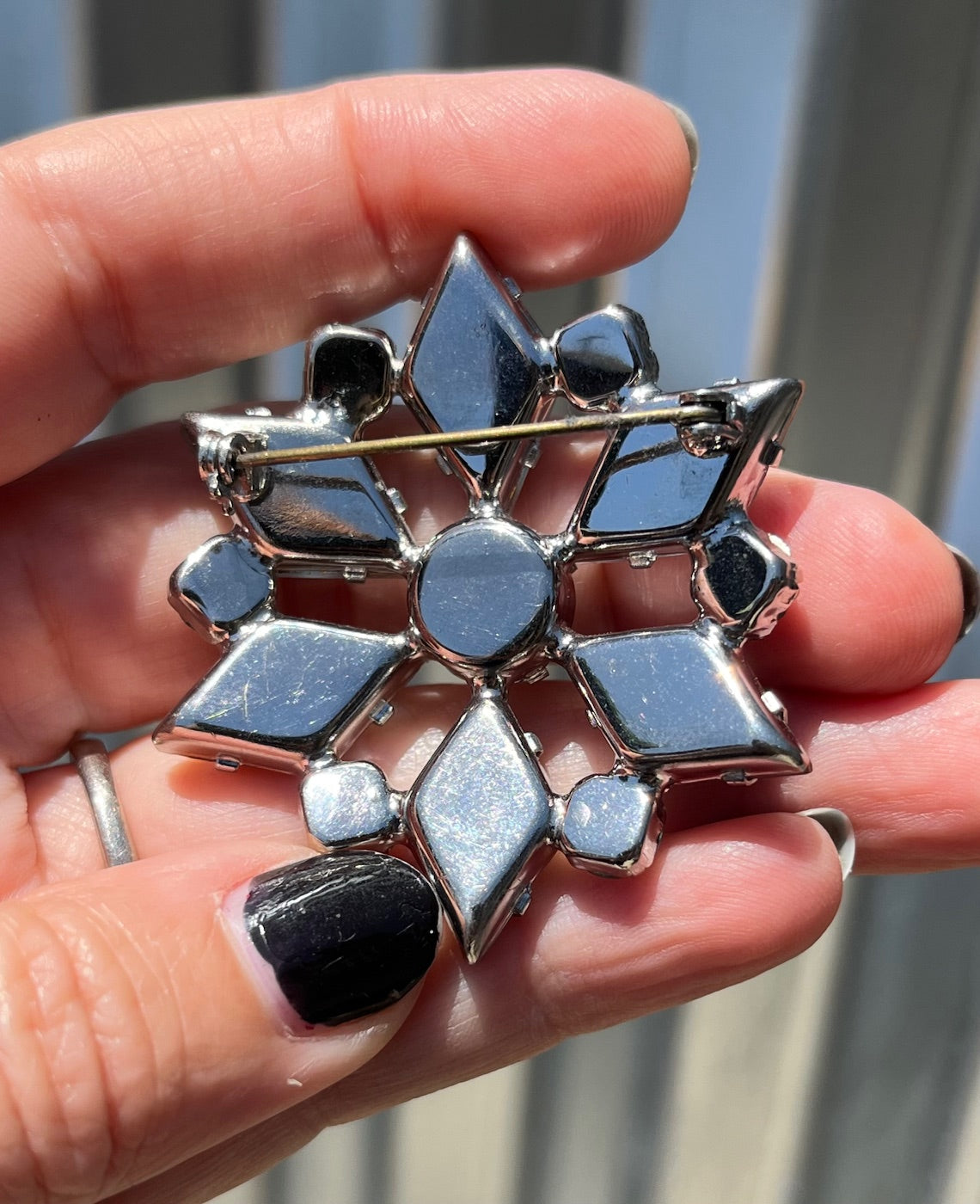 Saphiret Flower Brooch