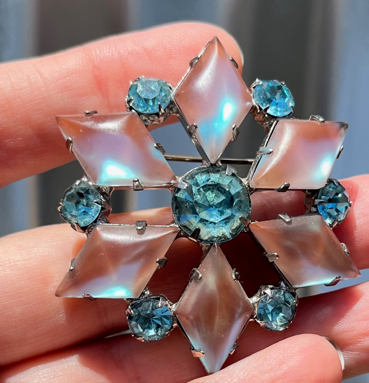 Saphiret Flower Brooch