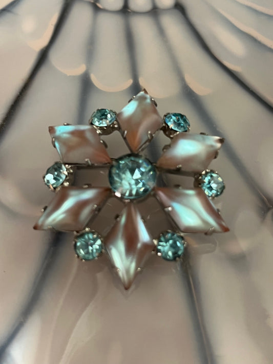 Saphiret Flower Brooch